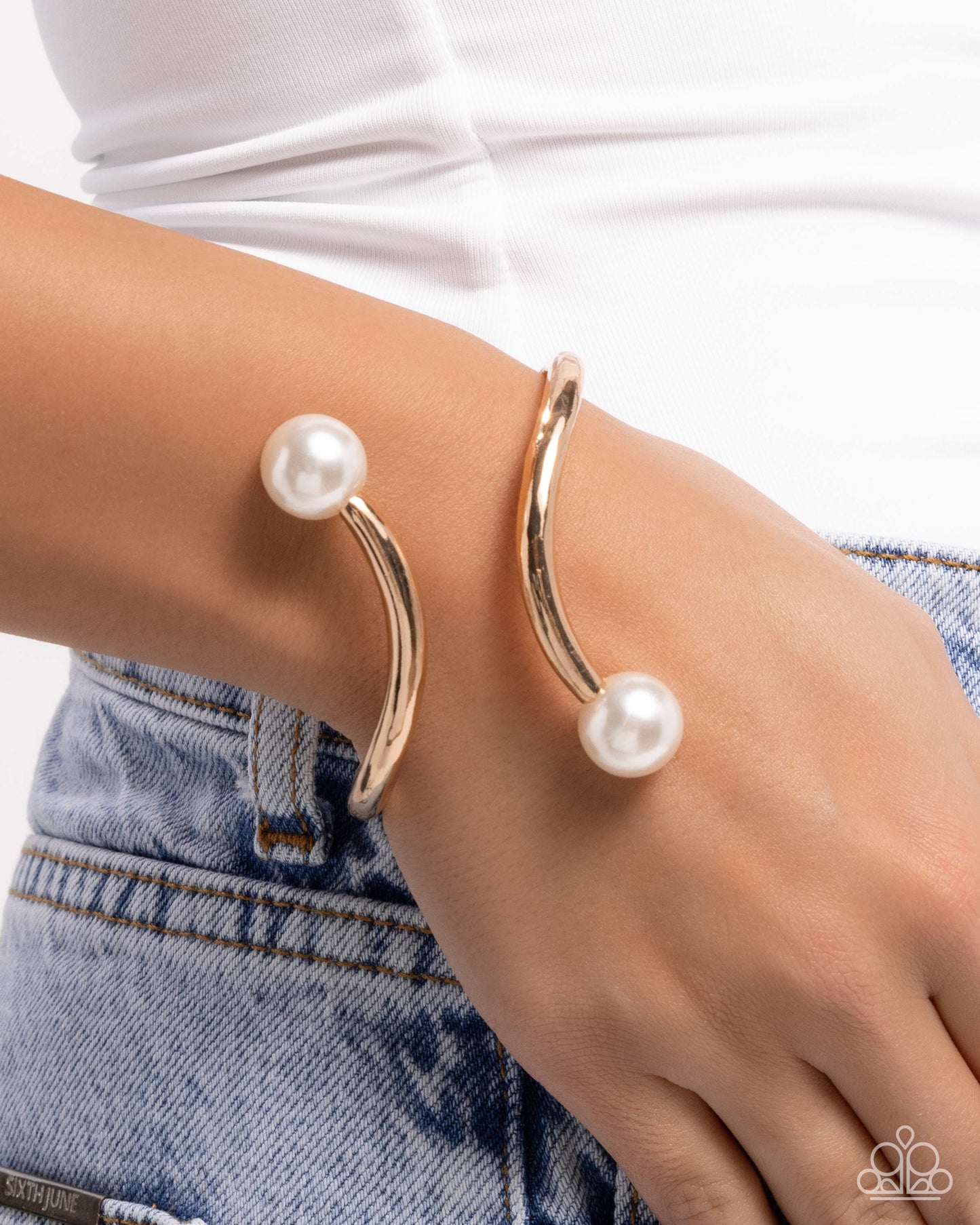 Effulgent Exemplar - Gold Curved Gold Bars/Oversized White Pearls Paparazzi Hinge Bracelet