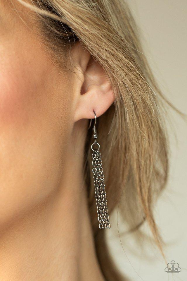 Dizzying Decor - Gunmetal Trio of Hammered Frame Paparazzi Pendant Necklace & matching earrings