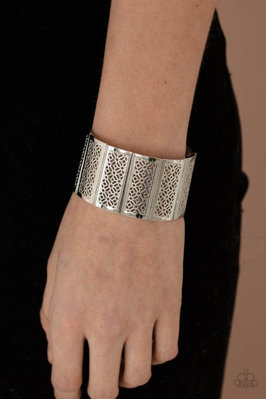 Thai Terrariums - Silver Floral Pattern Stencil Paparazzi Stretch Bracelet