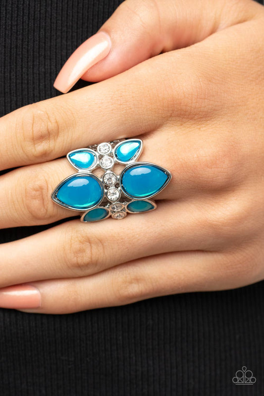 TRIO Tinto - Blue Teardrop Beads & White Rhinestone Paparazzi Ring