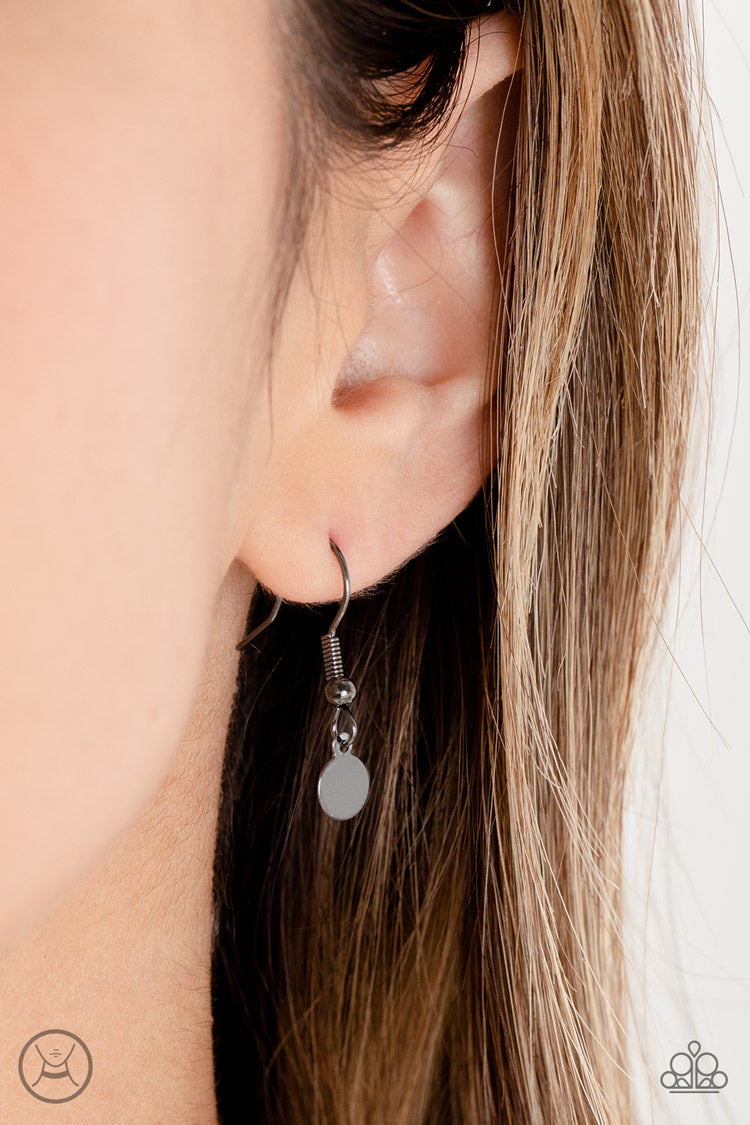 Champagne Catwalk - Gunmetal Discs/Gunmetal Chain Paparazzi Choker Necklace & matching earrings