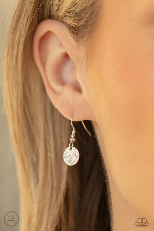 Don't Get Bent Out Of Shape - Silver Snake Chain Paparazzi Choker Necklace & matching earrings