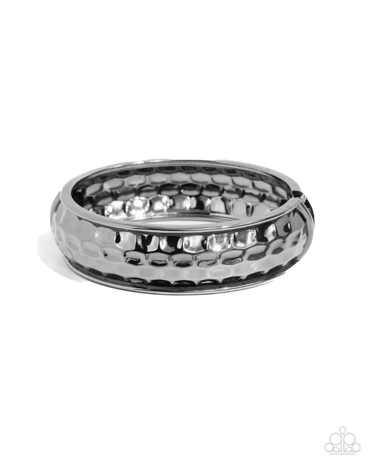 Hammered Hardware - Gunmetal Hammered Hinge Paparazzi Bracelet