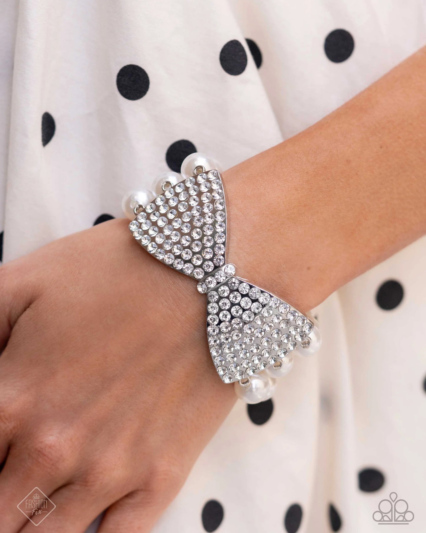 Dashing Demeanor - White Pearls & White Rhinestone Embellished Bow Paparazzi Stretch Bracelet