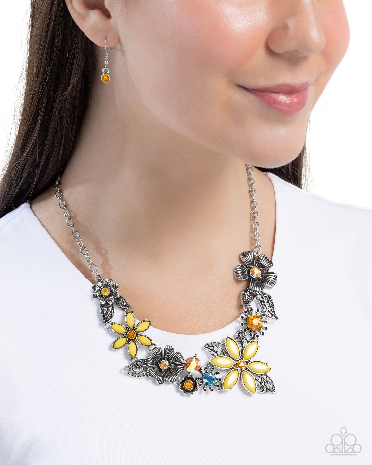 GARDEN My Sparkle - Yellow Beaded Flowers/Rhinestone Centers Paparazzi Necklace & matching earrings