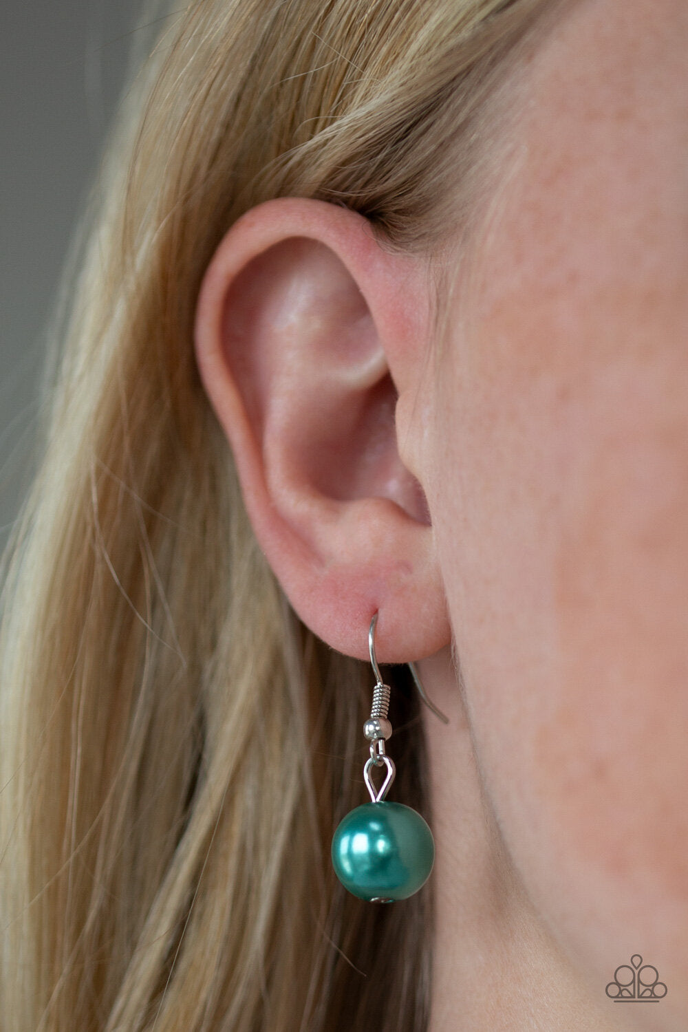 Seaside Sophistication - Green Pearl & Hammered Silver Disc Paparazzi Necklace & matching earrings