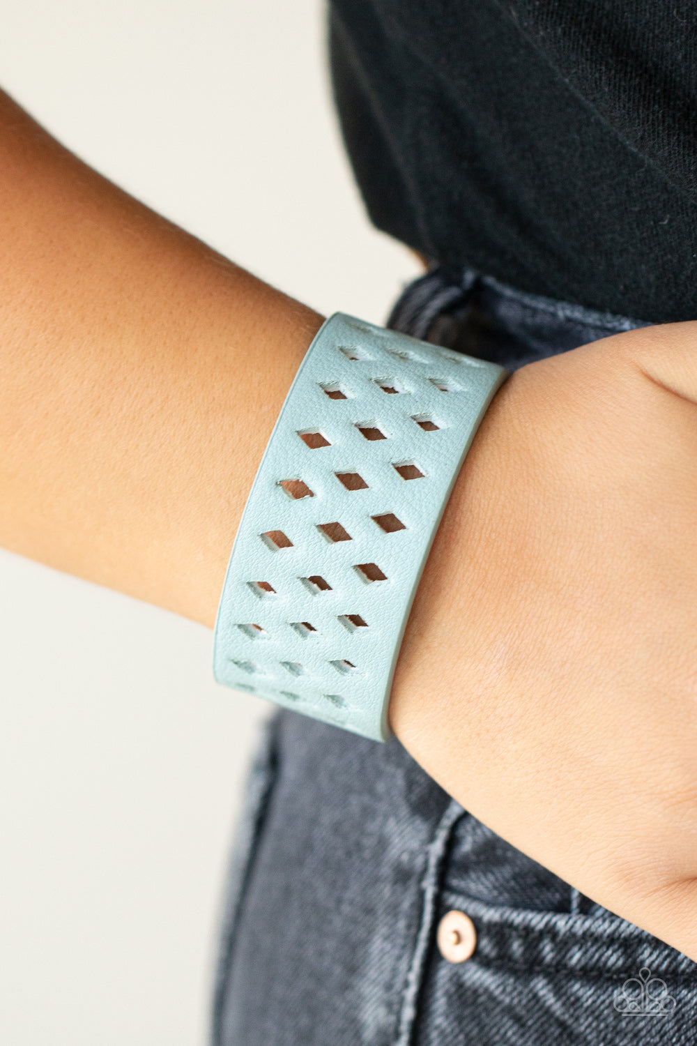 Glamp Champ - Blue Leather & Diamond Cut-Out Paparazzi Snap Bracelet