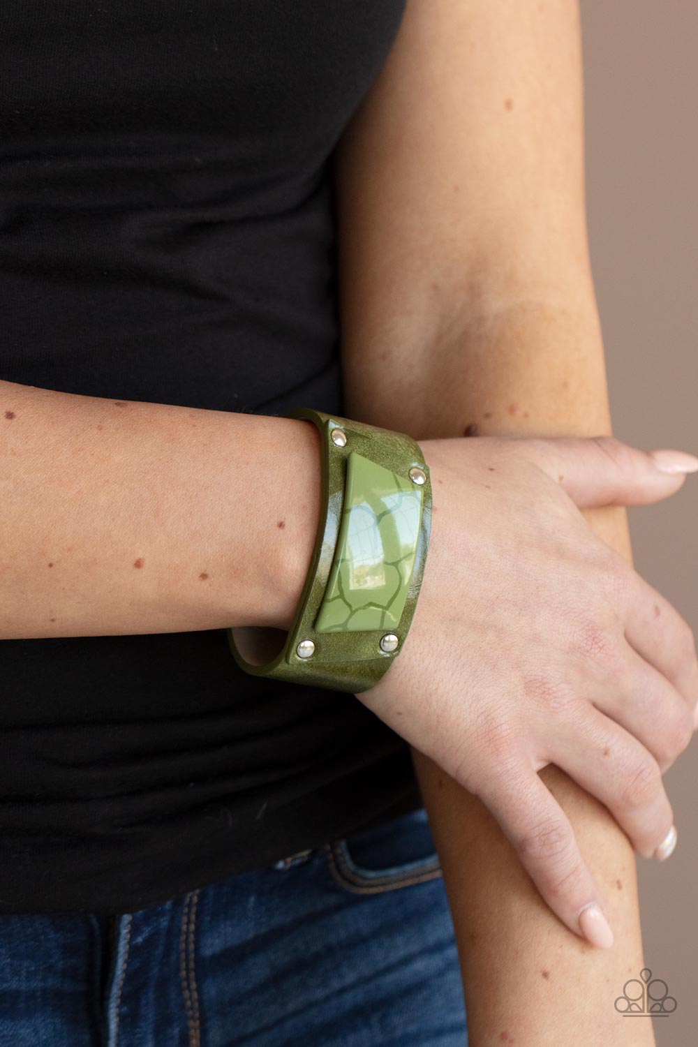 Geo Glamper - Green Faux Marble Finish Acrylic Centerpiece & Olive Branch Leather Paparazzi Snap Bracelet