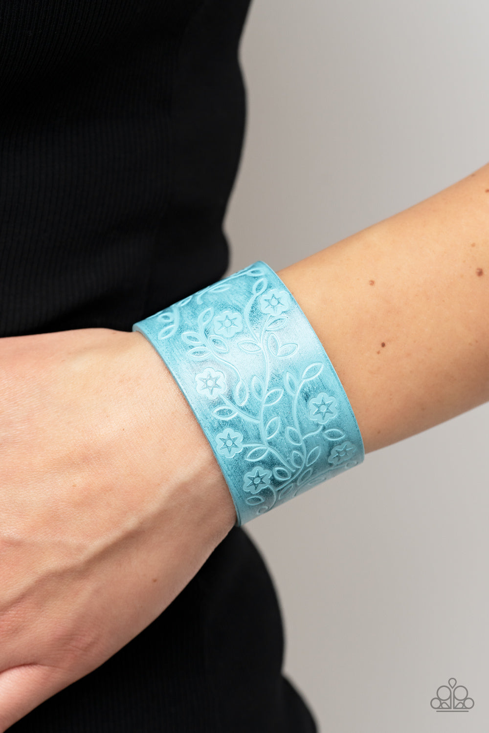 Rosy Wrap Up - Blue Flowery Motif Leather Paparazzi Snap Bracelet