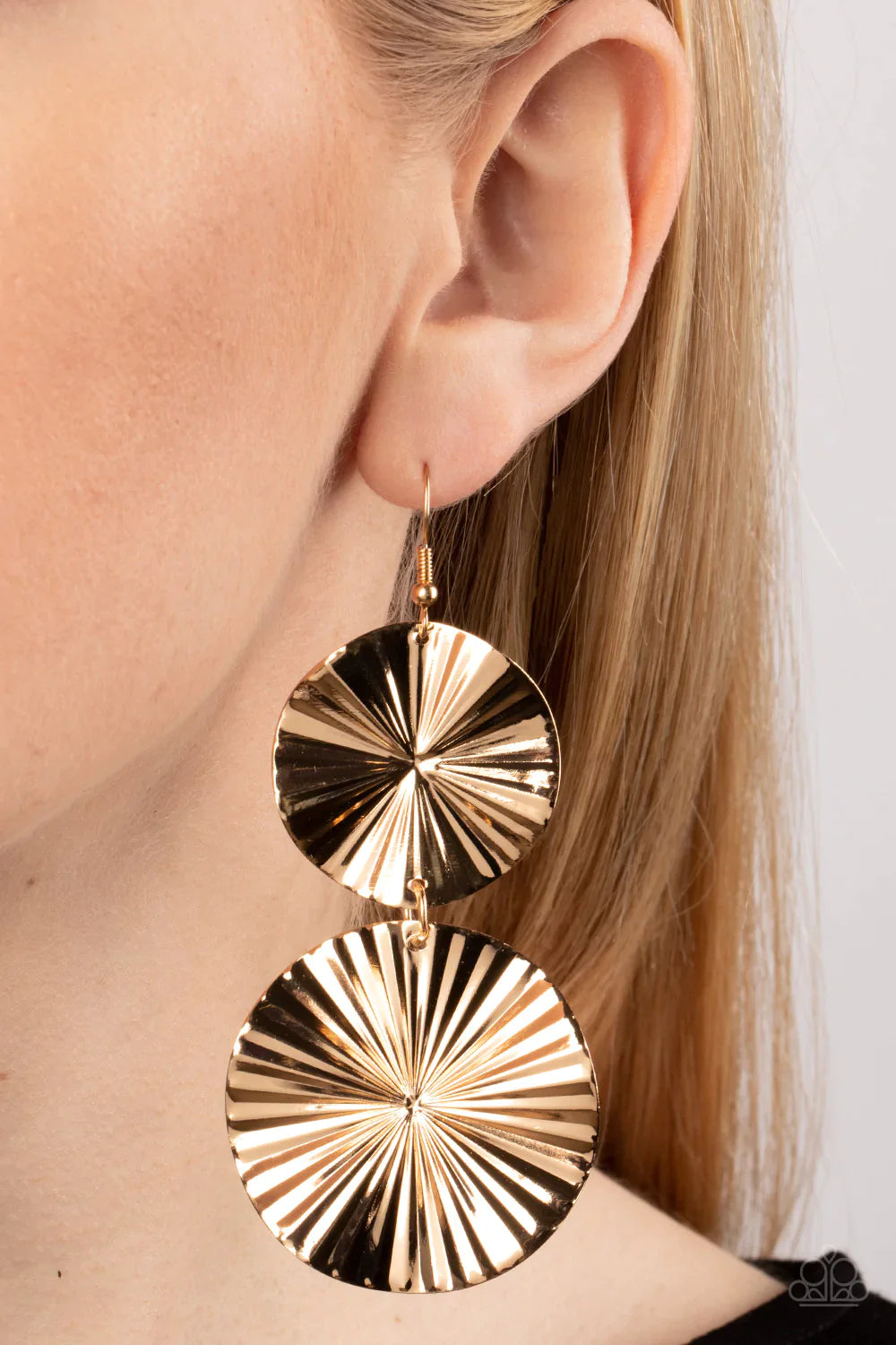 In Your Wildest FAN-tasy - Gold Crinkled Texture Paparazzi Earrings
