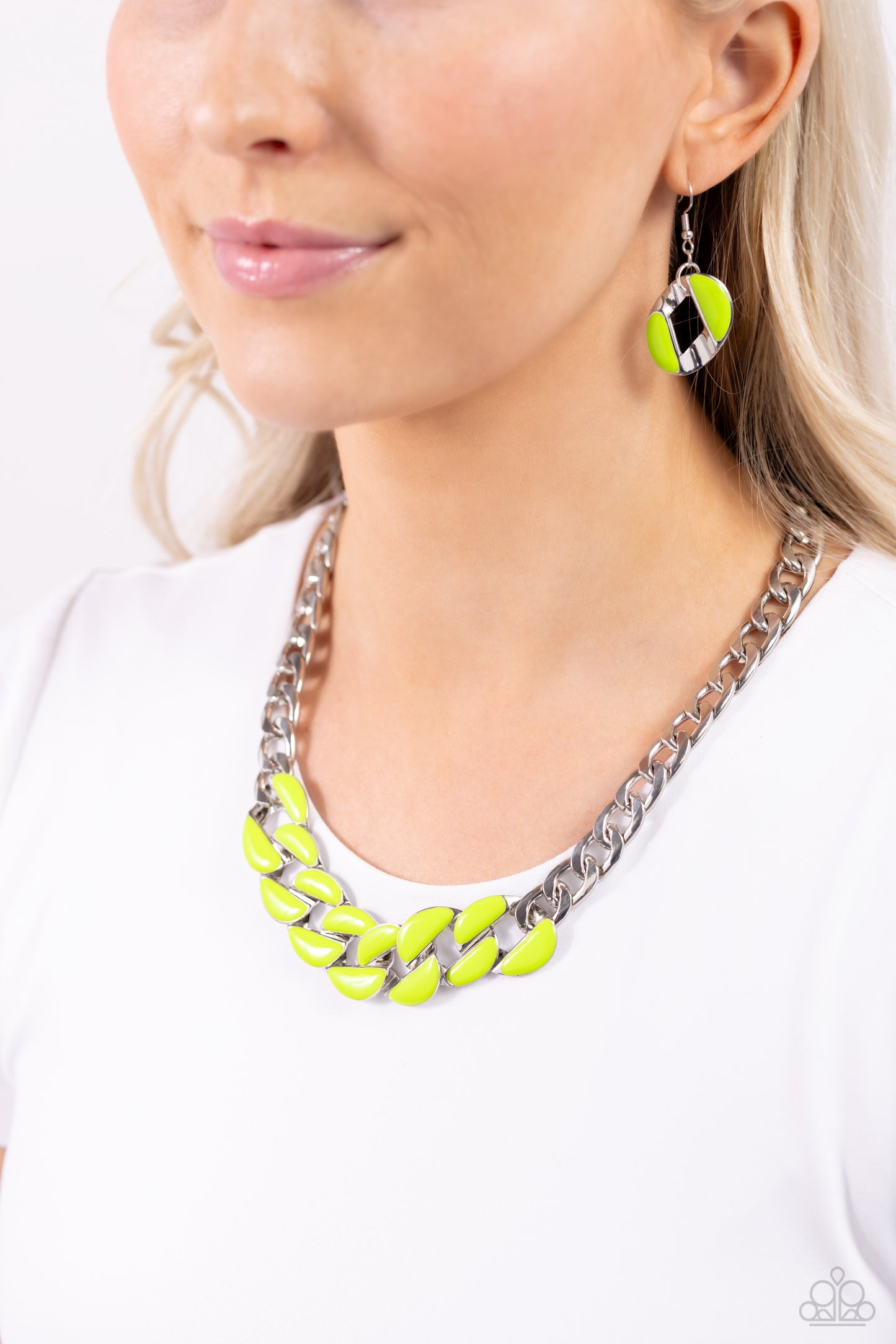 CURB Craze - Green Finish/Oversized Curb Chain Paparazzi Necklace & matching earrings