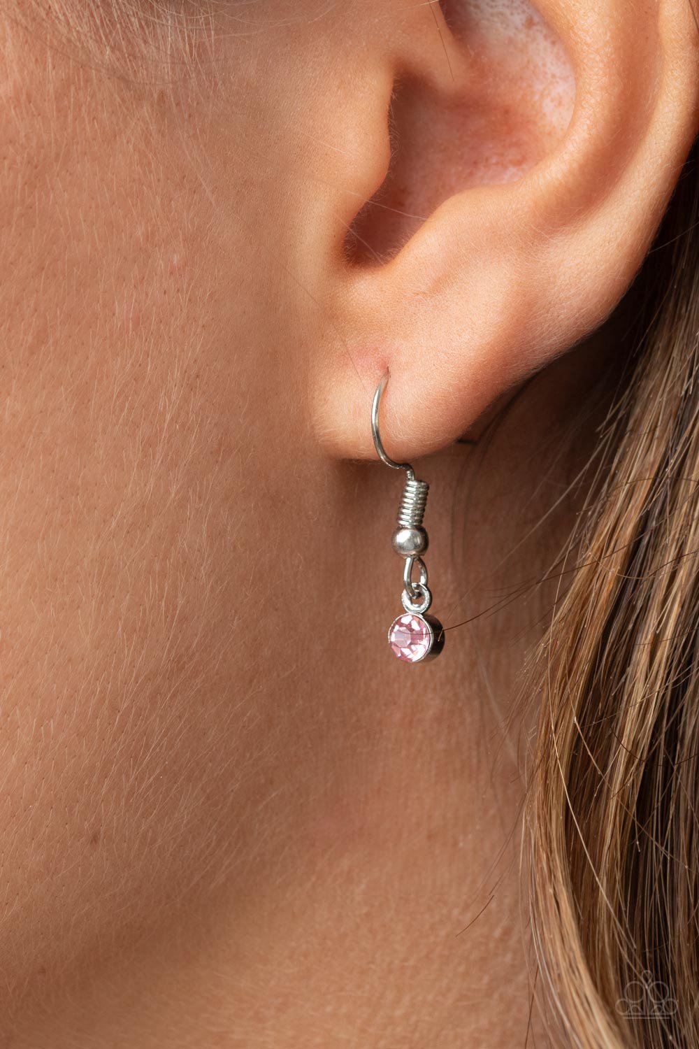 Ode To Mom - Pink Rhinestone "Mom" Pendant Paparazzi Necklace & matching earrings.